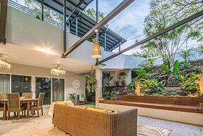 6 Bedroom Oasis in Burleigh Heads