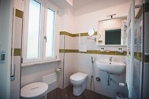 Guest House COLORS
