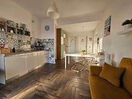 Guest House COLORS