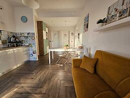 Guest House COLORS