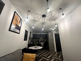 Adam Court Studios and Apartments