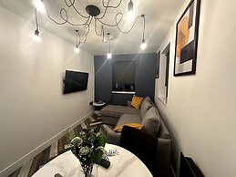Adam Court Studios and Apartments