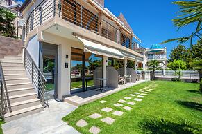 Aliston Deluxe Living - Adults Only