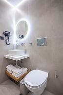 Aliston Deluxe Living - Adults Only