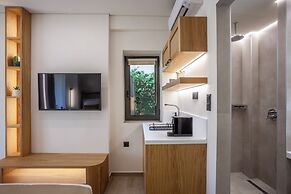 Aliston Deluxe Living - Adults Only