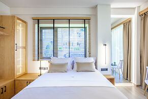 Aliston Deluxe Living - Adults Only