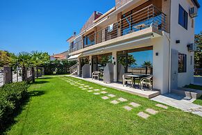 Aliston Deluxe Living - Adults Only