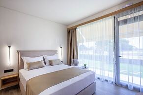 Aliston Deluxe Living - Adults Only