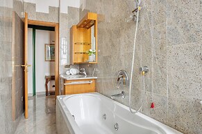 JOIVY Captivating flat with balcony