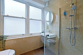 Imperial Middlesex Street Apartments