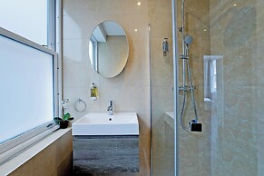 Imperial Middlesex Street Apartments