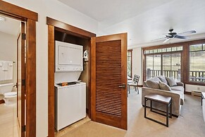 Luxury Crystal Peak Lodge 2 Bedroom Condo - Ski In, Ski Out