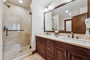Luxury Crystal Peak Lodge 2 Bedroom Condo - Ski In, Ski Out