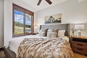 Luxury Crystal Peak Lodge 2 Bedroom Condo - Ski In, Ski Out