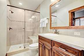 Luxury Crystal Peak Lodge 3 Bedroom Condo - Ski In, Ski Out