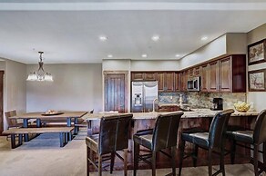 Luxury Crystal Peak Lodge 3 Bedroom Condo - Ski In, Ski Out