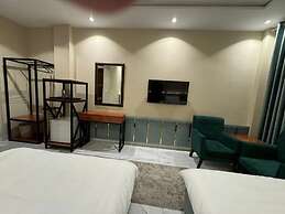 Shelton Boulevard Hotel Lahore