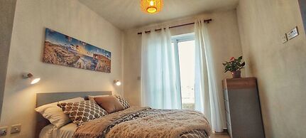 Modern 3 Bedroom Penthouse With Rooftop Views
