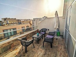 Modern 3 Bedroom Penthouse With Rooftop Views