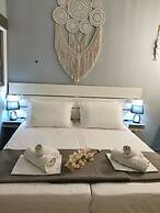 Boho Sisi Haven- Poolside Oasis Garden Retreat