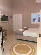 Boho Sisi Haven- Poolside Oasis Garden Retreat