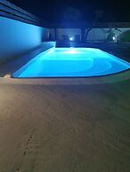 Boho Sisi Haven- Poolside Oasis Garden Retreat