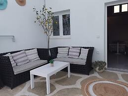 Boho Sisi Haven- Poolside Oasis Garden Retreat