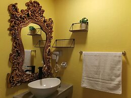 Boho Sisi Haven- Poolside Oasis Garden Retreat