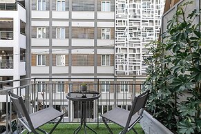 Acropolis Museum Apartment by A&A