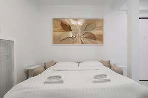 Acropolis Museum Apartment by A&A