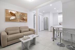 Acropolis Museum Apartment by A&A