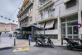 Acropolis Museum Apartment by A&A