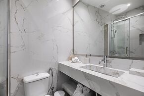 Acropolis Museum Apartment by A&A