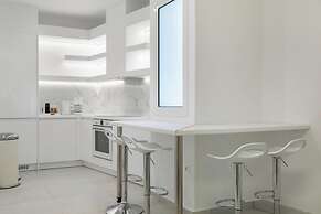 Acropolis Museum Apartment by A&A