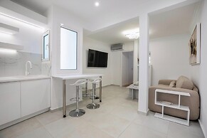 Acropolis Museum Apartment by A&A