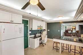 Dock & Outdoor Kitchen: Waterfront Cape Coral Home