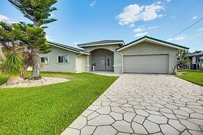 Dock & Outdoor Kitchen: Waterfront Cape Coral Home