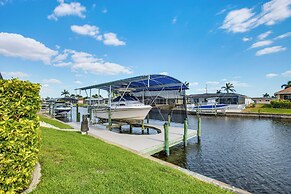 Dock & Outdoor Kitchen: Waterfront Cape Coral Home