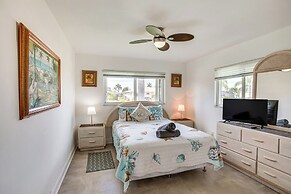 Dock & Outdoor Kitchen: Waterfront Cape Coral Home