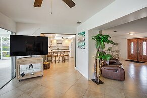 Dock & Outdoor Kitchen: Waterfront Cape Coral Home