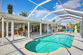 Dock & Outdoor Kitchen: Waterfront Cape Coral Home