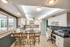 Dock & Outdoor Kitchen: Waterfront Cape Coral Home