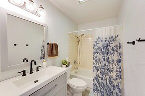 3 Mi to Alaska Zoo: Family Home in Anchorage!