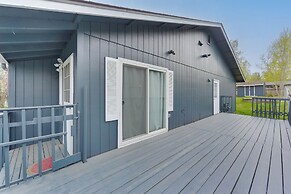 3 Mi to Alaska Zoo: Family Home in Anchorage!