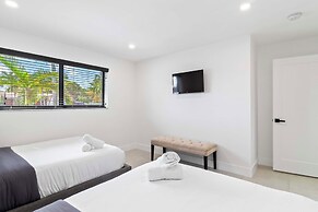 Home 6 Mi to Hollywood Beach: Grill, Swim, Relax