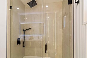 Home 6 Mi to Hollywood Beach: Grill, Swim, Relax