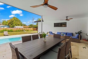 Home 6 Mi to Hollywood Beach: Grill, Swim, Relax