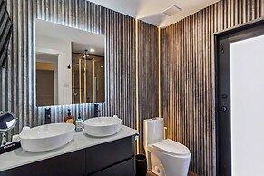 Home 6 Mi to Hollywood Beach: Grill, Swim, Relax