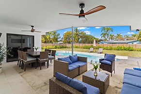 Home 6 Mi to Hollywood Beach: Grill, Swim, Relax