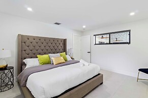 Home 6 Mi to Hollywood Beach: Grill, Swim, Relax